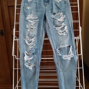 American Eagle MOM JEAN